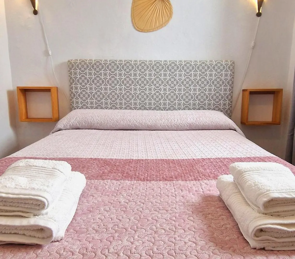 Bed & Breakfast La Casa De Abuela: Adult-Only Historic Frigiliana Guesthouse